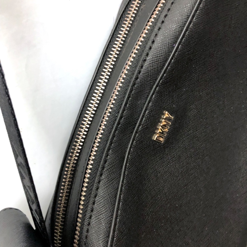 DKNY CROSSBODY BAG NWT $178.00 - Picture 3 of 6